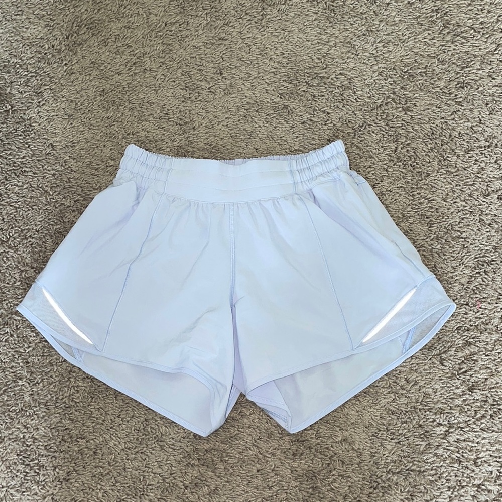 lululemon hotty hot pastel blue size 4 low rise 4" shorts